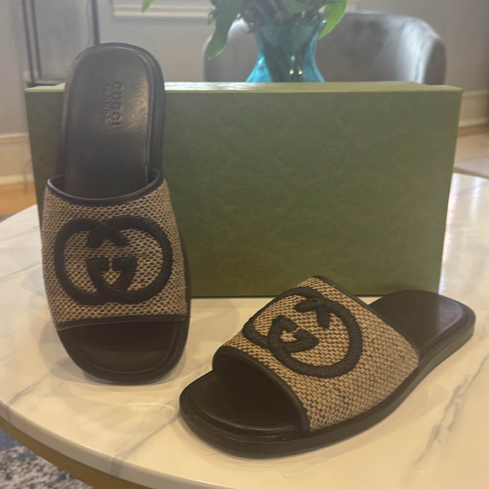 Gucci men’s interlocking G leather slide sandals w embroidery
